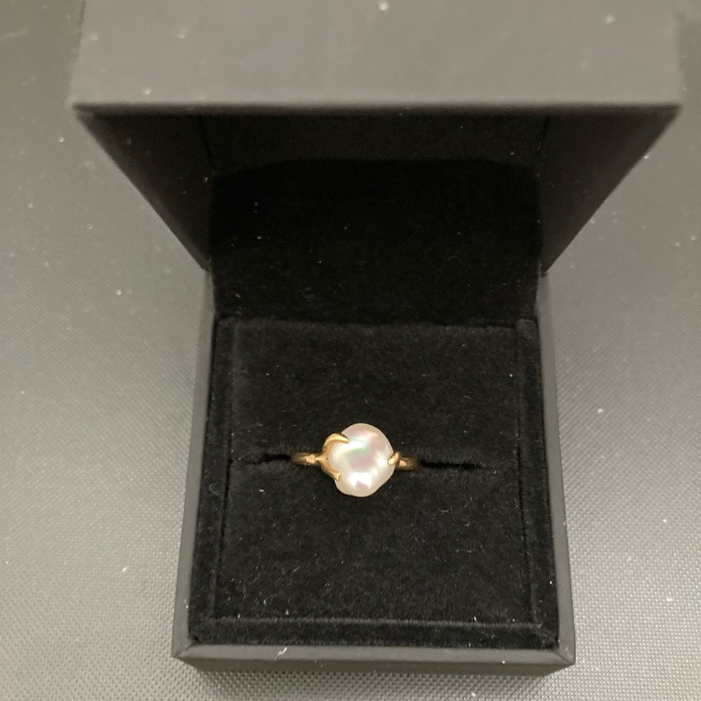 18kt gold and pearl ring
